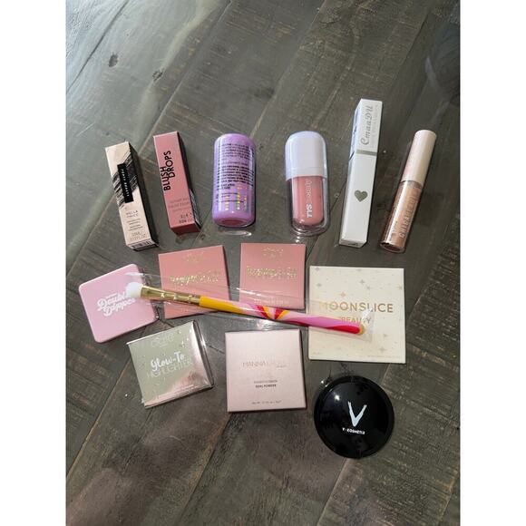 Makeup Beauty Resellers Lot - 14 NEW Deluxe Travel Size Items - Picture 1 of 3